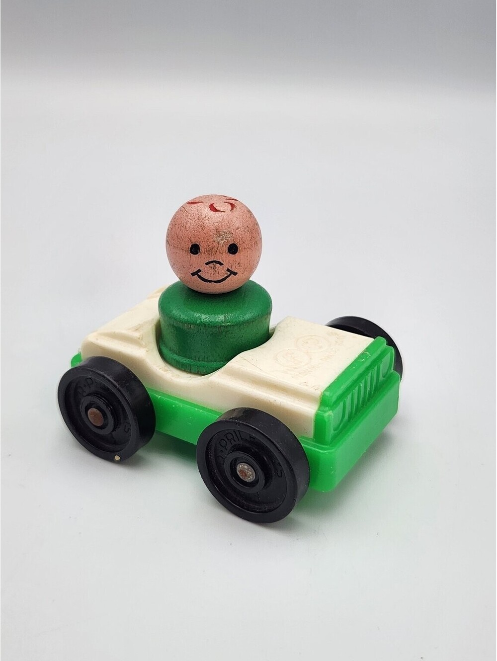 Vintage Fisher-Price Little People Wood Head Green Car & Figure Toy Vehicle C4